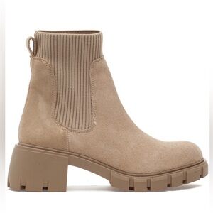Steve Madden Chelsea Lug Boot in Taupe Suede